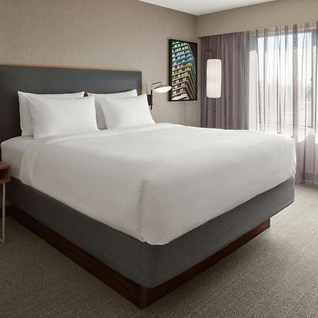 Courtyard By Marriott Mississauga-Airport Corporate Centre West Hotel Bagian luar foto