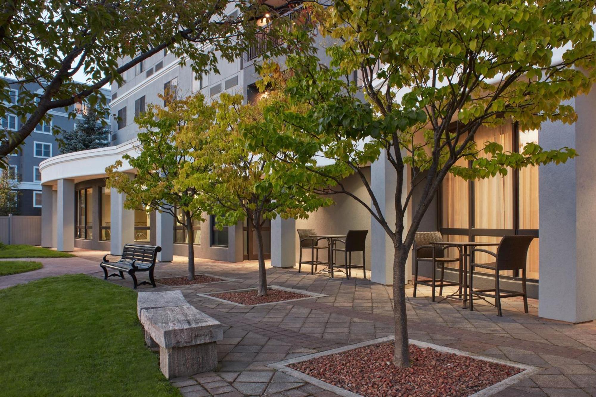 Courtyard By Marriott Mississauga-Airport Corporate Centre West Hotel Bagian luar foto