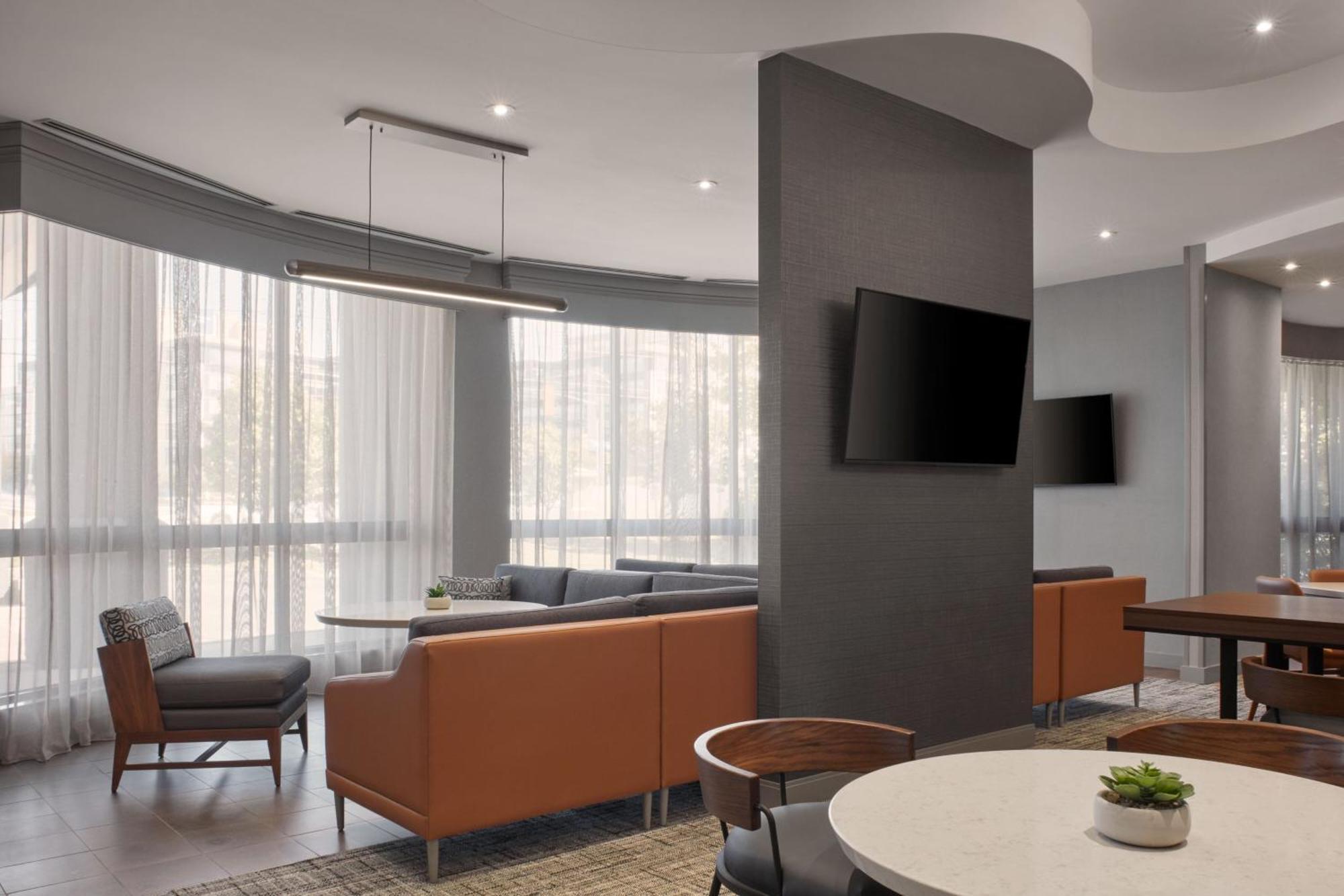 Courtyard By Marriott Mississauga-Airport Corporate Centre West Hotel Bagian luar foto