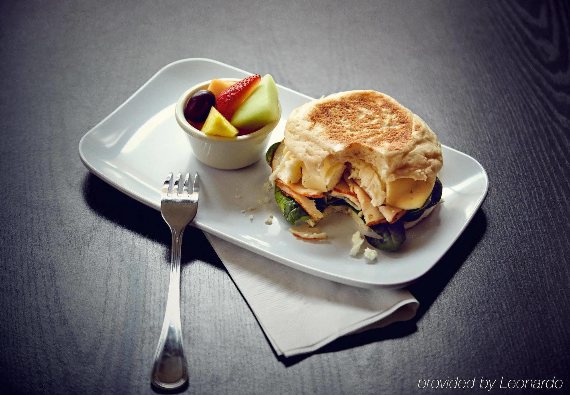 Courtyard By Marriott Mississauga-Airport Corporate Centre West Hotel Bagian luar foto
